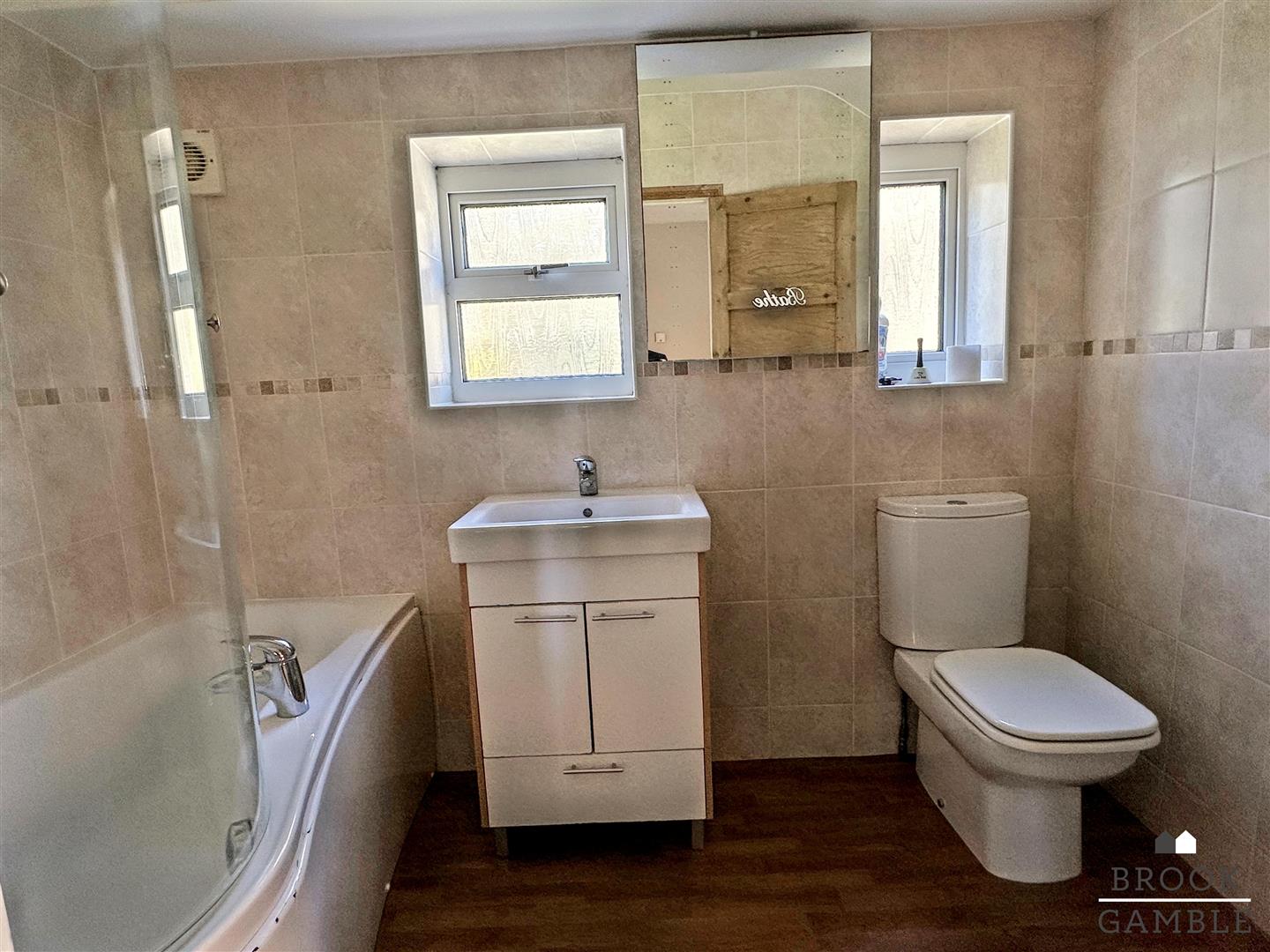 3 Bedroom House. Cherry Garden Road in Eastbourne, East Sussex 16